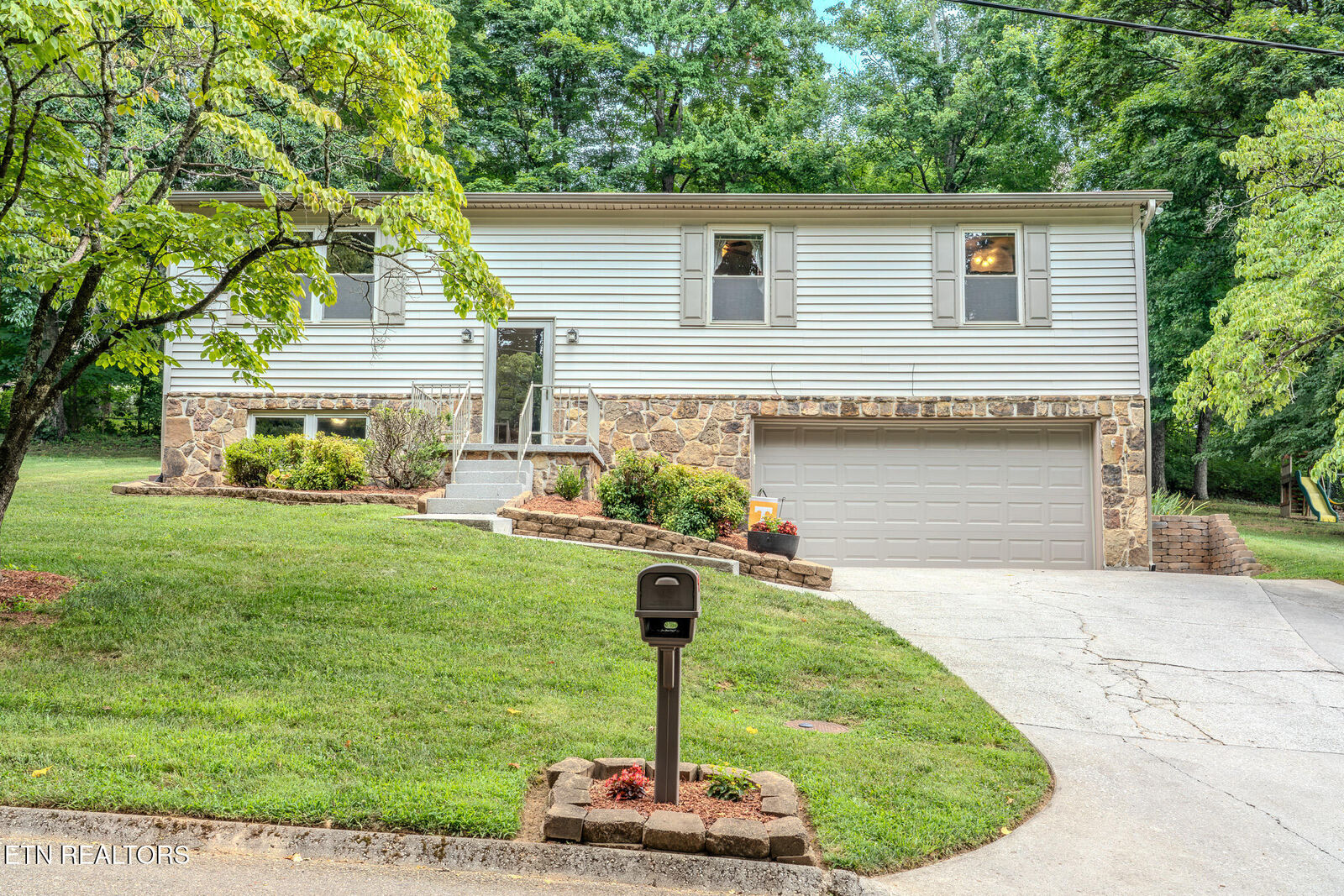 Property Photo: 5005 Laurel Woods Drive TN 37921