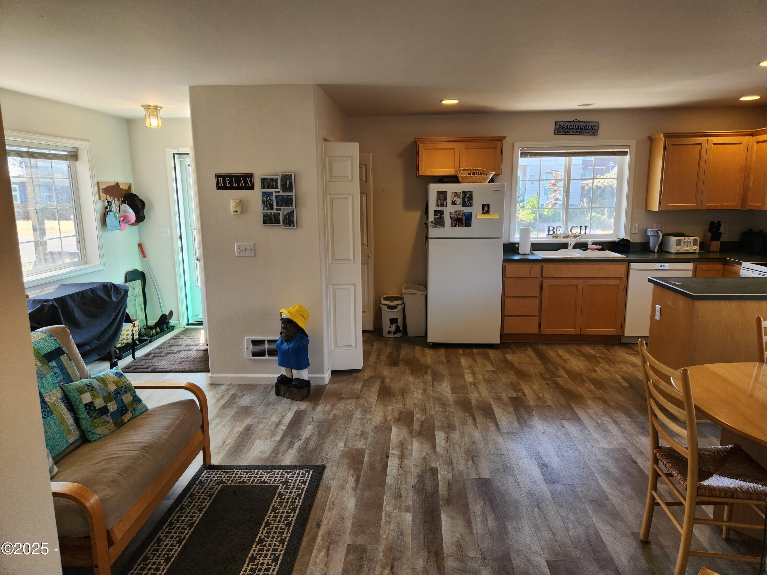 Property Photo:  2716 NW Jetty Avenue  OR 97367 