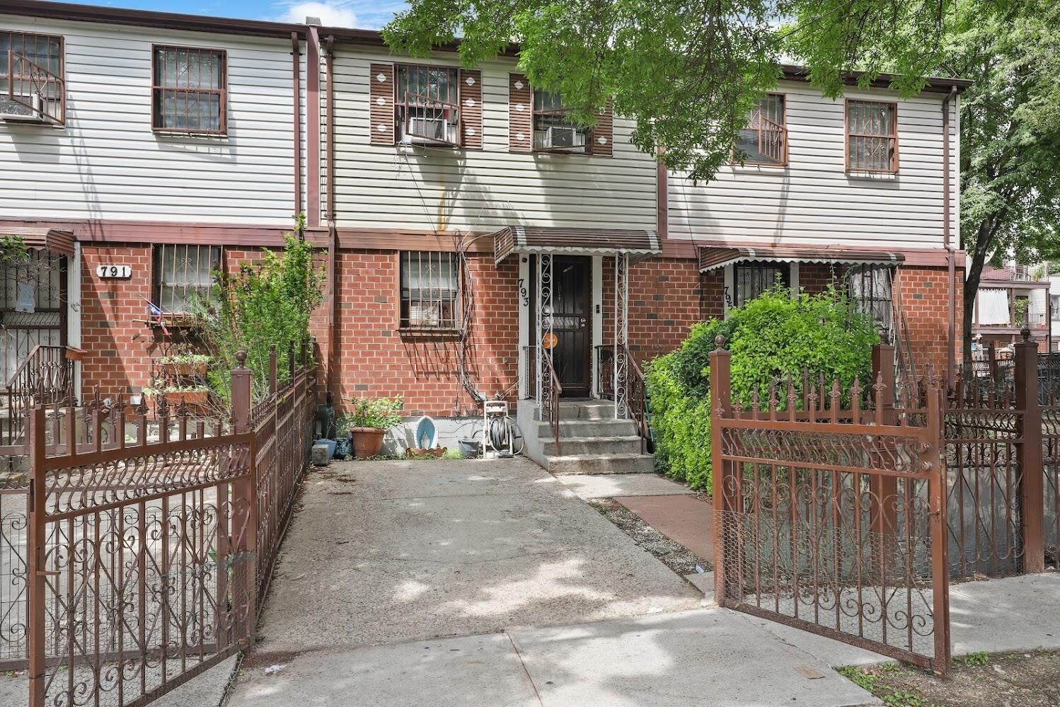 Property Photo:  793 Jackson Avenue  NY 10456 