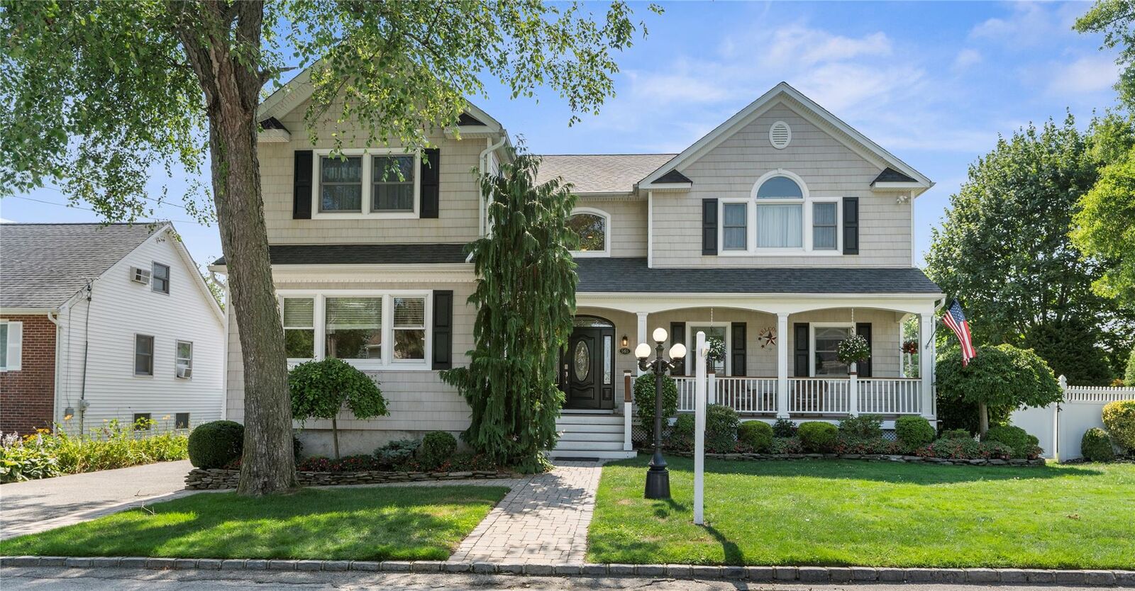 Property Photo:  565 S 8th Street  NY 11757 