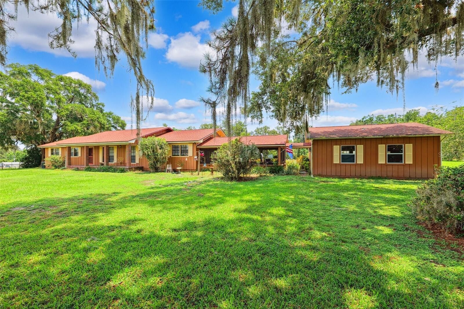 Property Photo:  20480 Lake Lindsey Road  FL 34601 