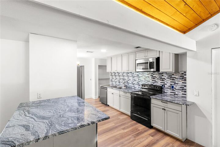 Property Photo: 416 Haverlake Circle FL 32712
