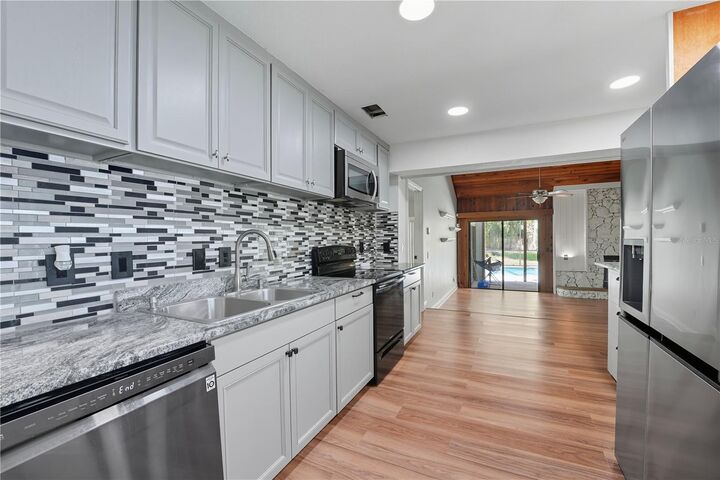 Property Photo: 416 Haverlake Circle FL 32712