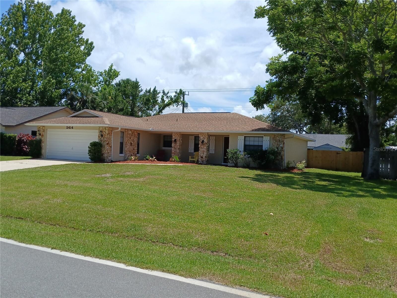 Property Photo: 2414 Willow Oak Drive FL 32141