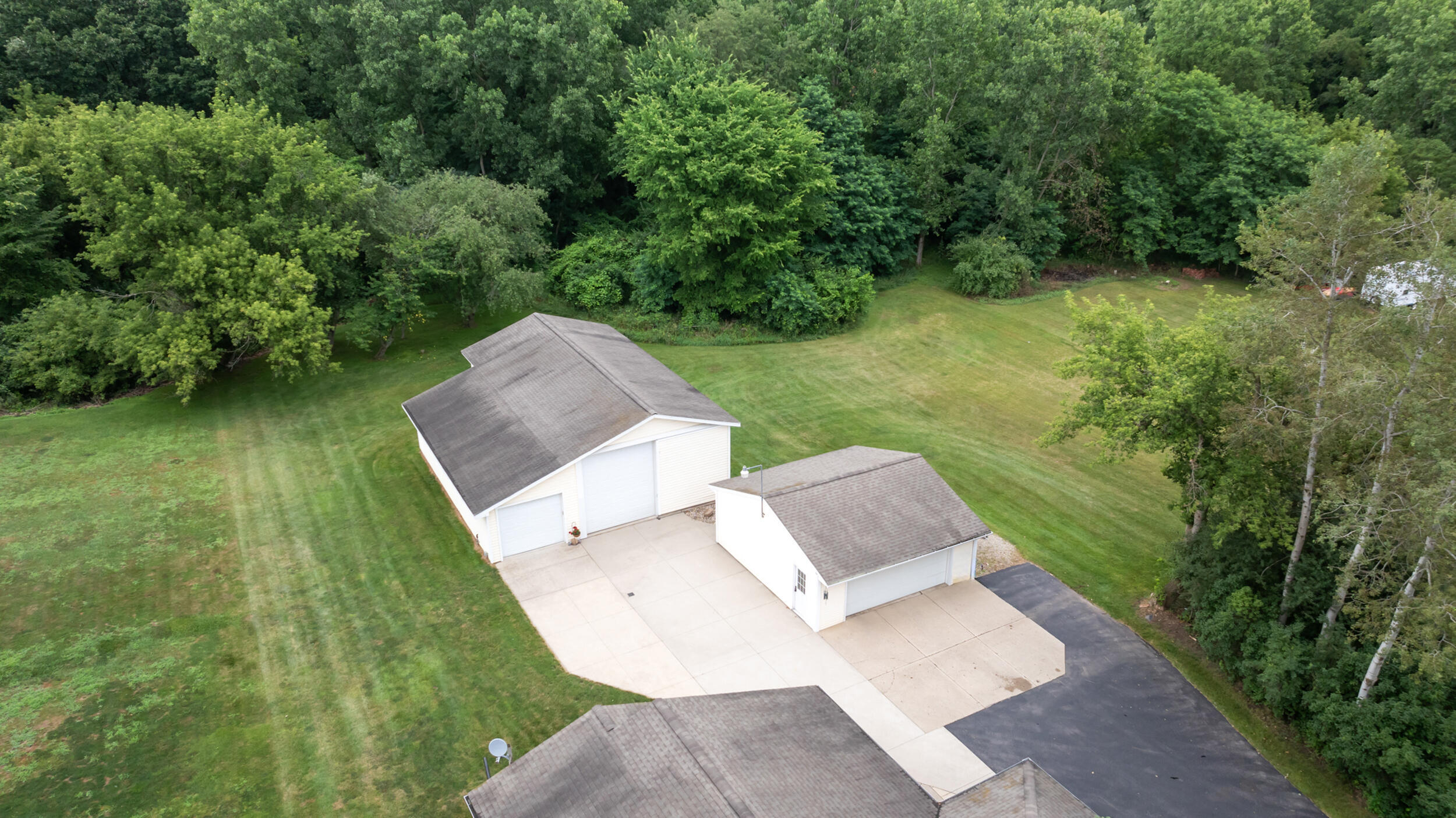 Property Photo: 2230 Oleary Road MI 49201