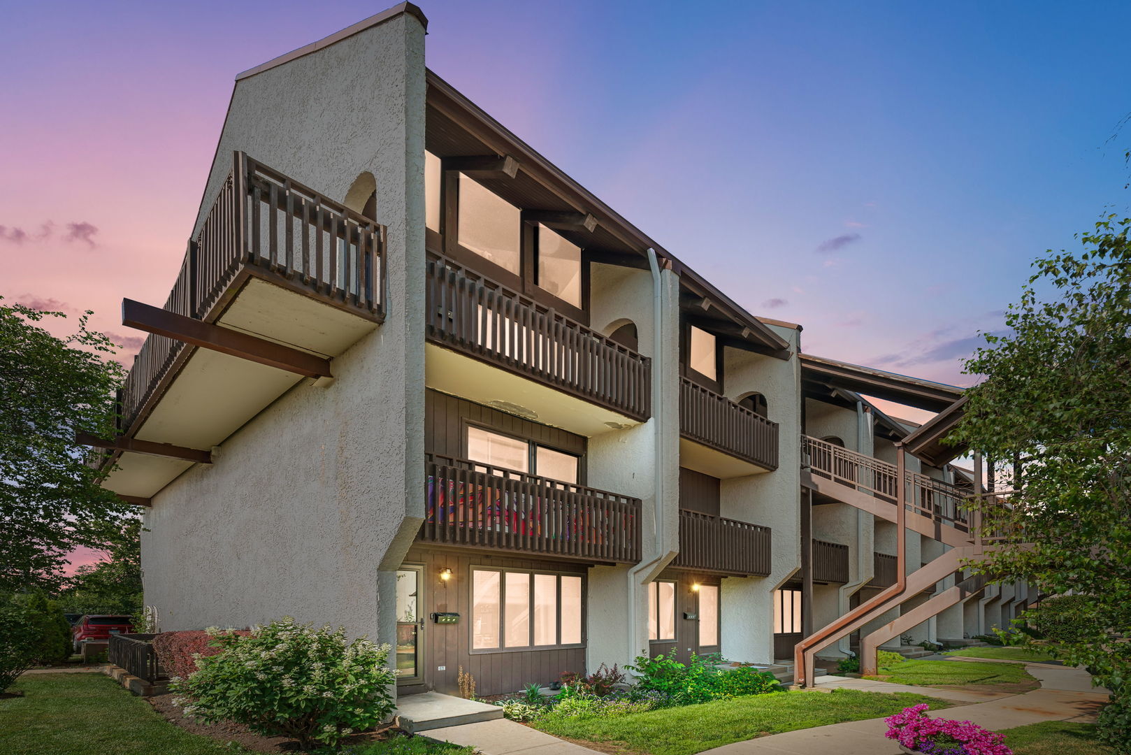 Property Photo: 6600 W Wood River Drive 101 IL 60714