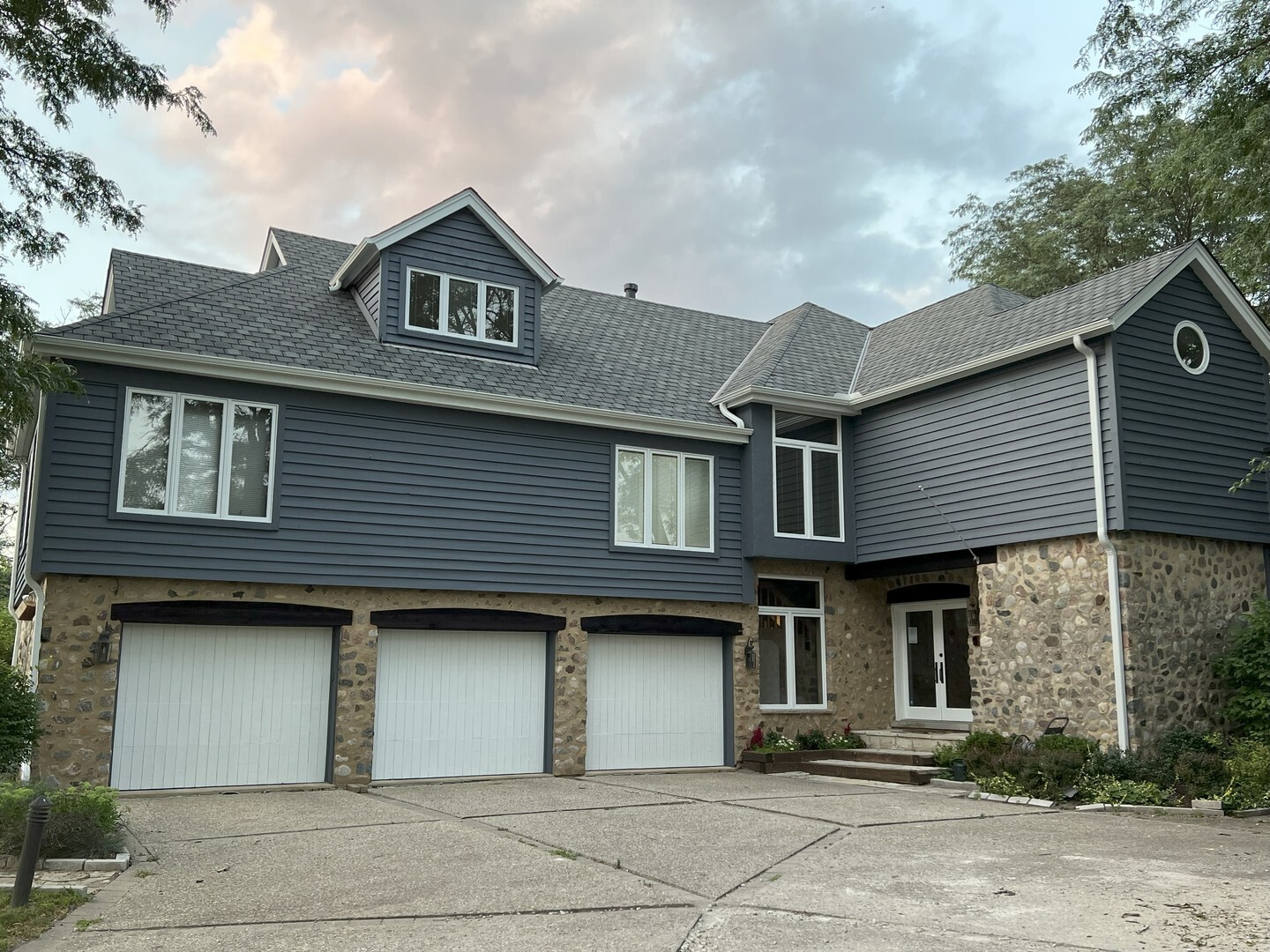 Property Photo:  