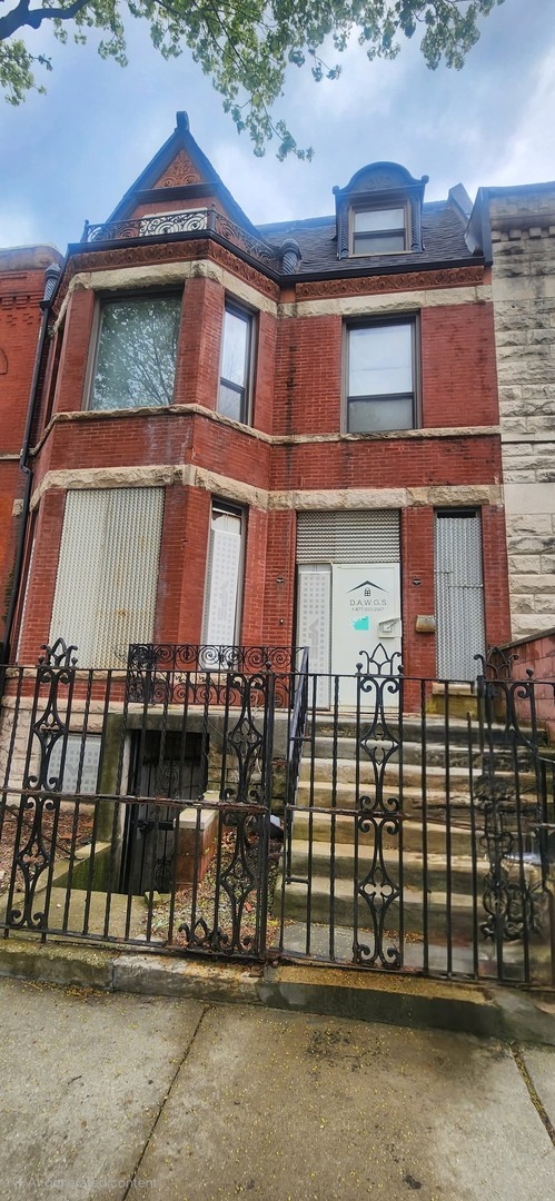 Property Photo: 3143 S Giles Avenue IL 60616