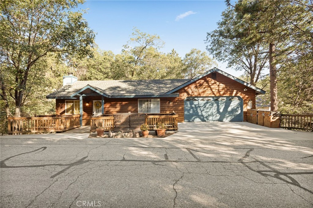Property Photo: 1348 Manzanita Way CA 92352