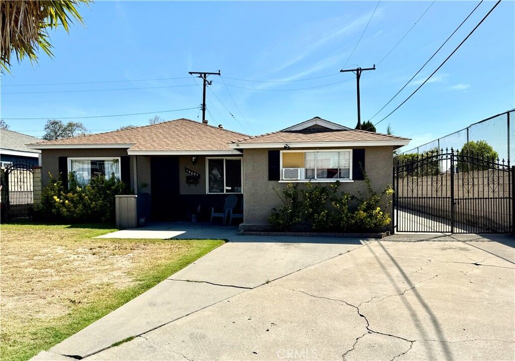 Property Photo:  14052 Reis Street  CA 90604 