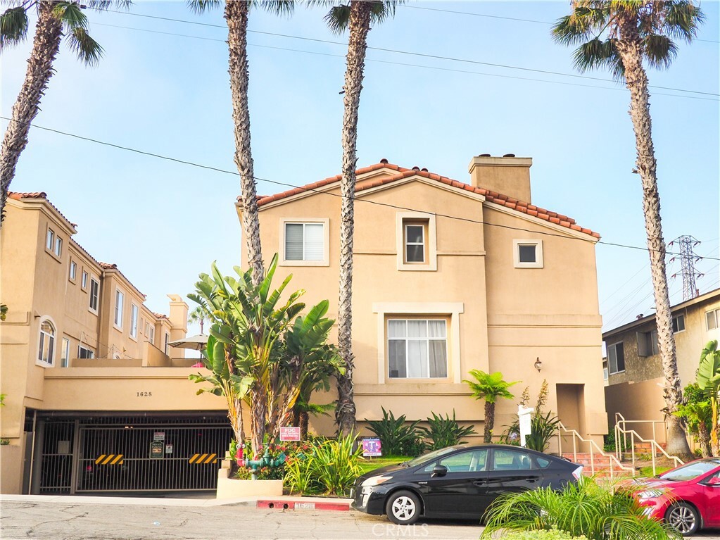 Property Photo:  1628 E Palm Ave 5  CA 90245 