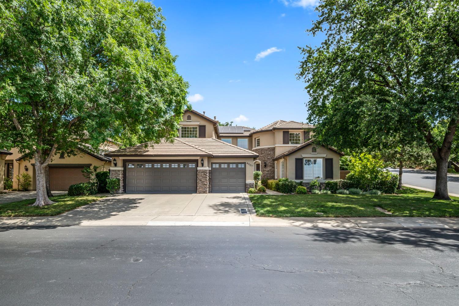 Property Photo:  4907 Village Green Drive  CA 95762 