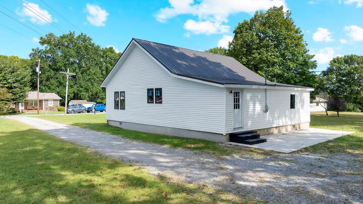 Property Photo:  114 Allen Dr  TN 37398 
