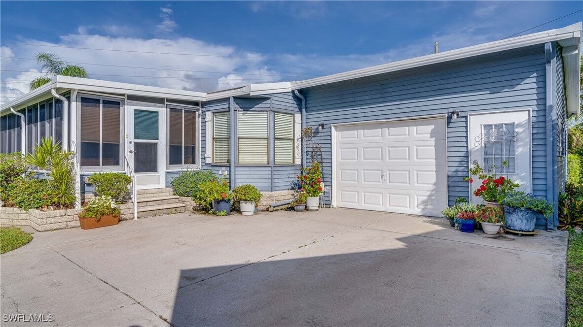 Property Photo: 419 Horizon Drive FL 33903