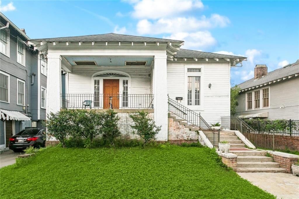 Property Photo:  5326 Prytania Street  LA 70115 