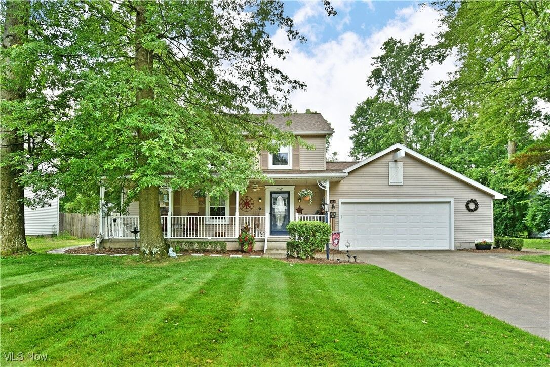 Property Photo:  252 Greenbriar Drive  OH 44410 