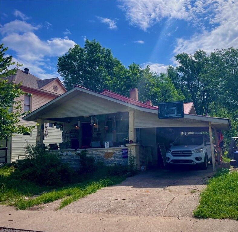 Property Photo: 605 S Maxwell Street AR 72761
