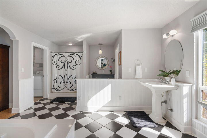 Property Photo: 19190 Pinehurst Road OR 97703