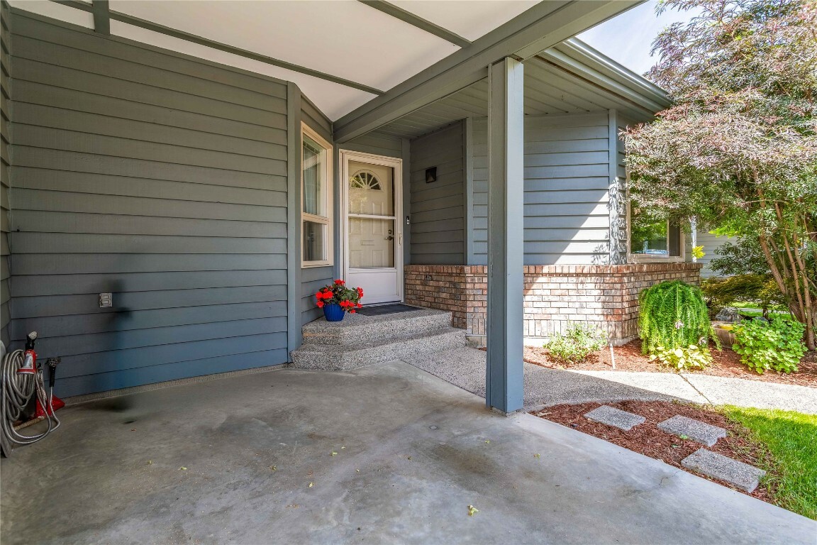 Photo de la propriété: 1530 Kelglen Crescent 2 BC V1Y 6K7