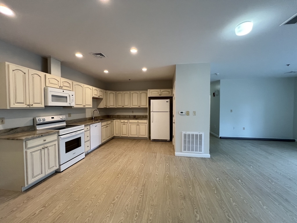 Property Photo: 1269 Main St 2 MA 01742