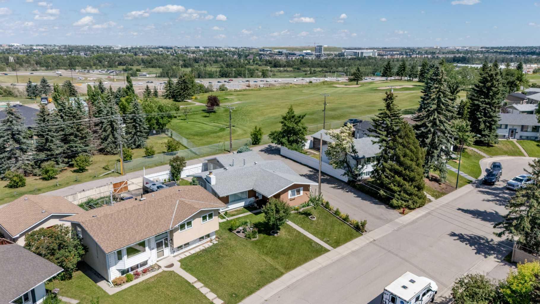 Property Photo:  56 Maple Court Crescent SE  AB T2J 1W1 