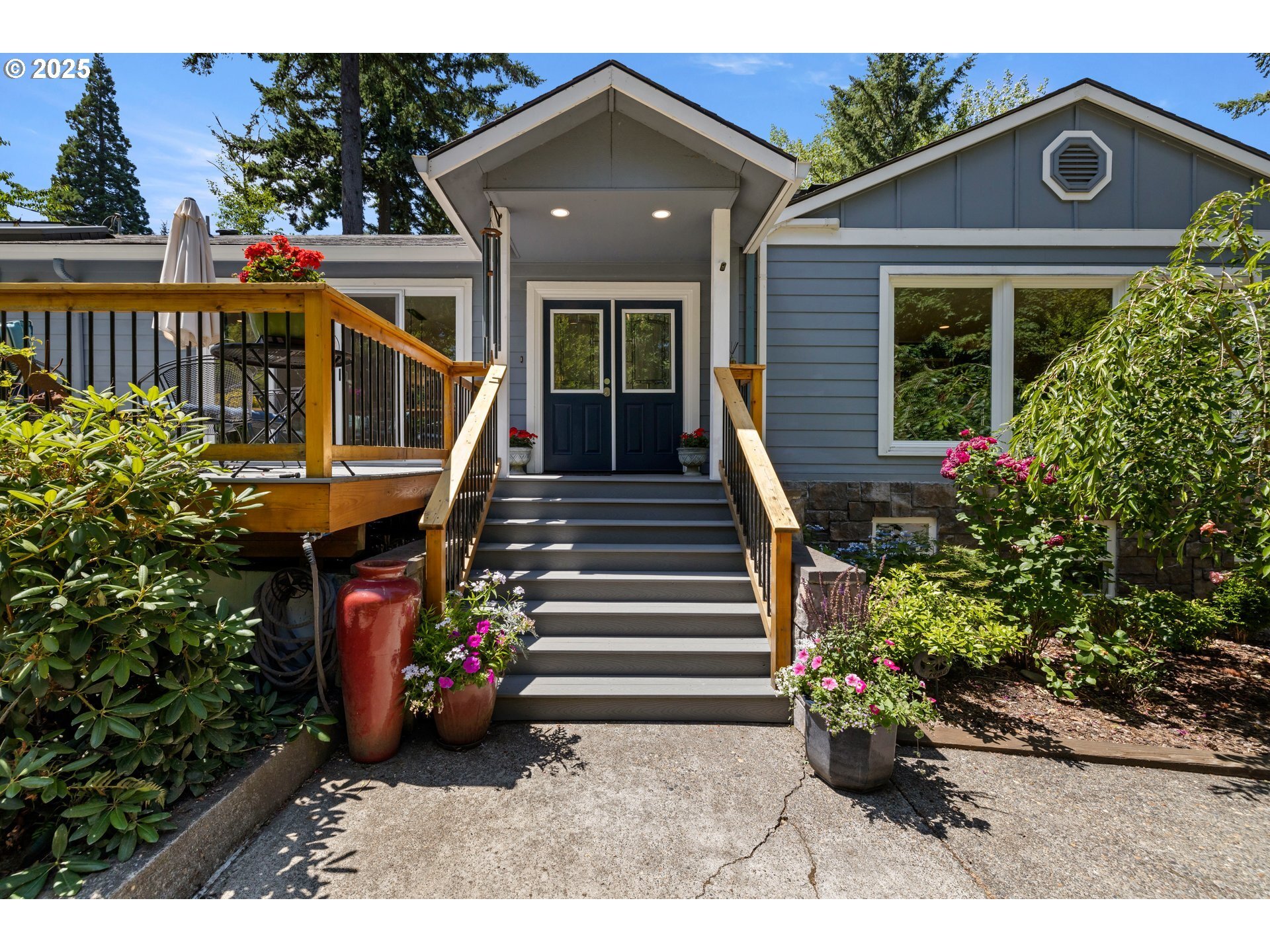 Property Photo: 11605 SW 35th Ave OR 97219