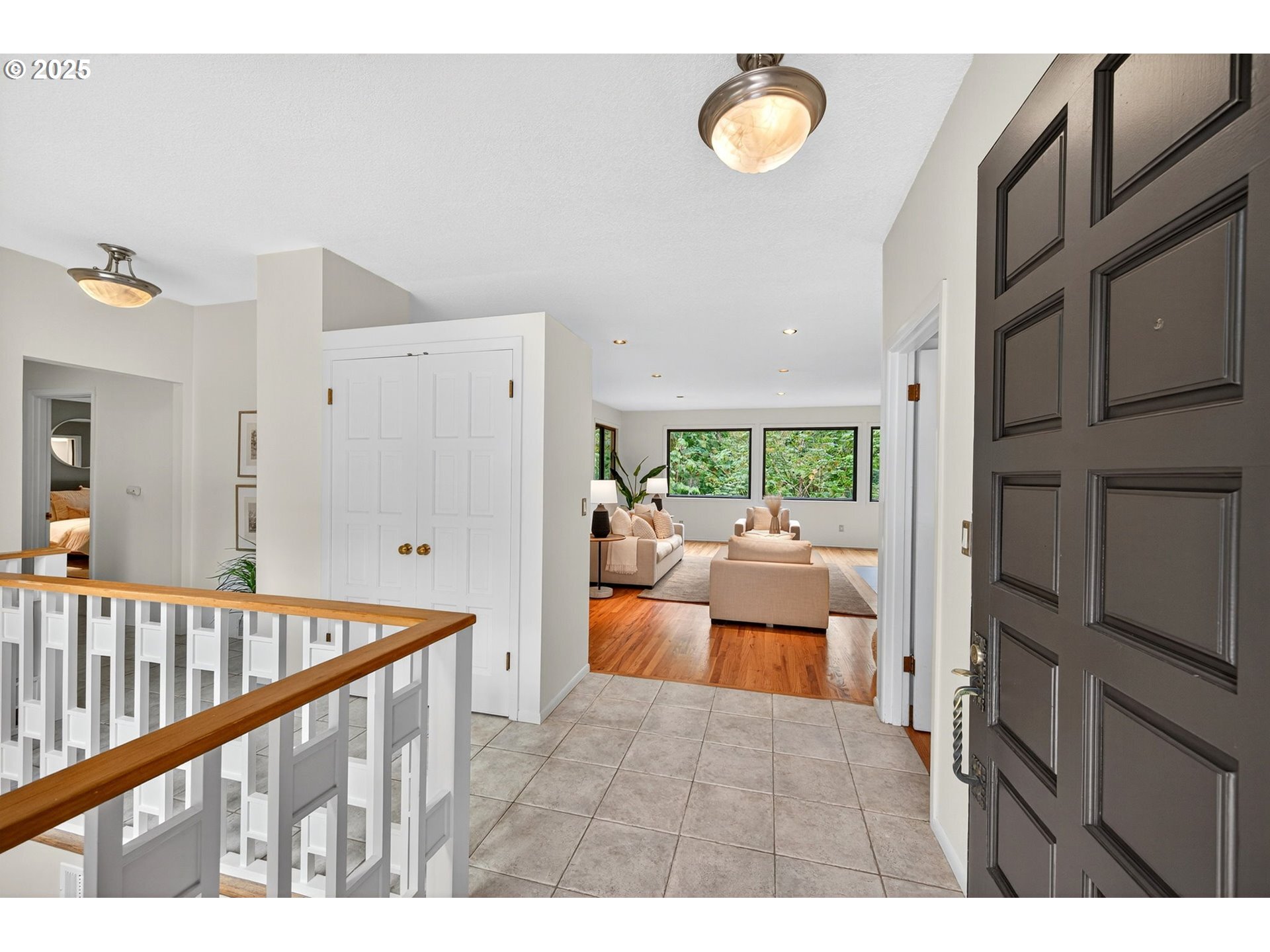 Property Photo: 5007 SW Humphrey Park Rd OR 97221
