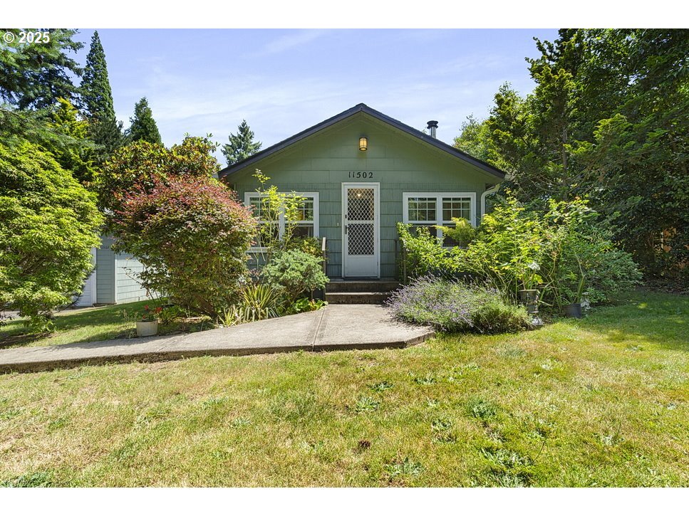 Property Photo: 11502 SE Wood Ave OR 97222