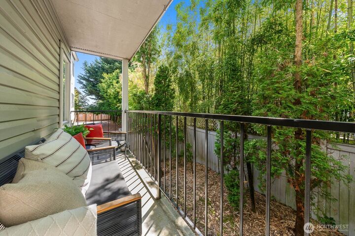 Property Photo: 727 N 85th Street 102 WA 98103