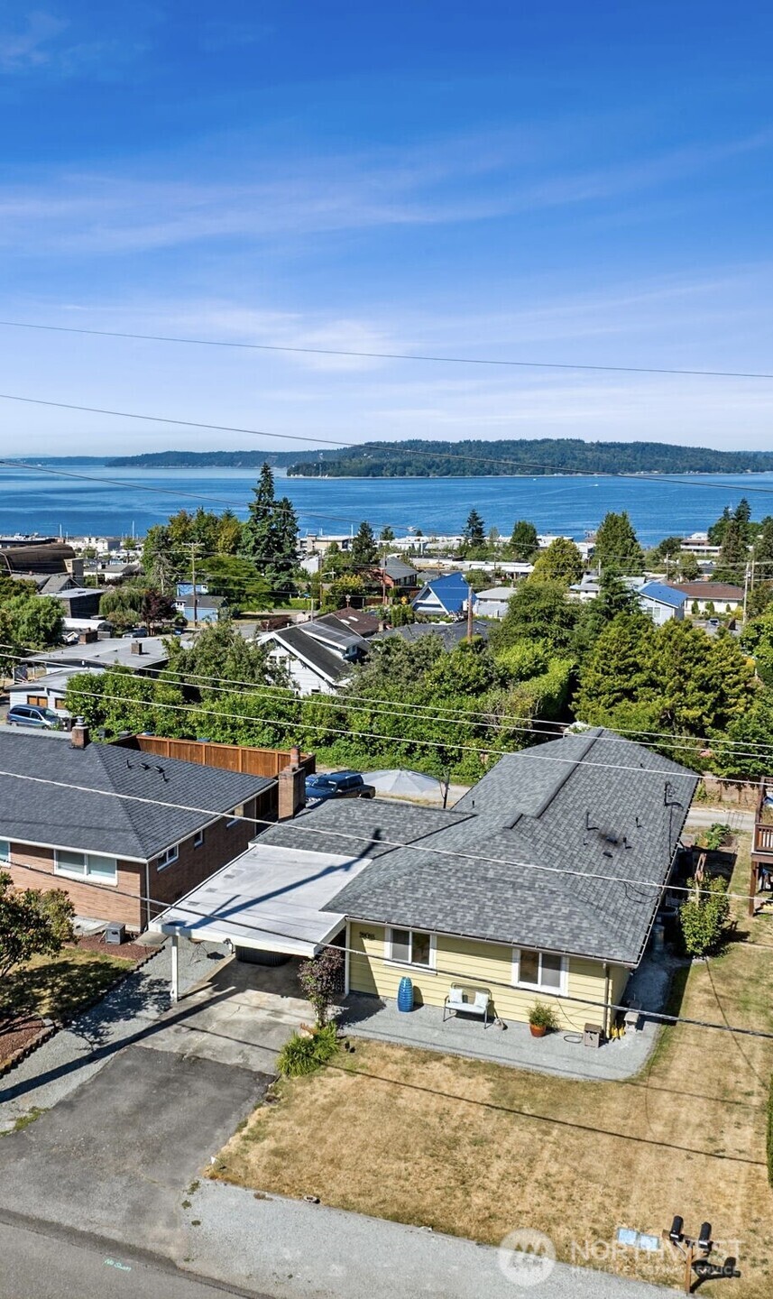 Property Photo: 22023 11th Avenue S WA 98198