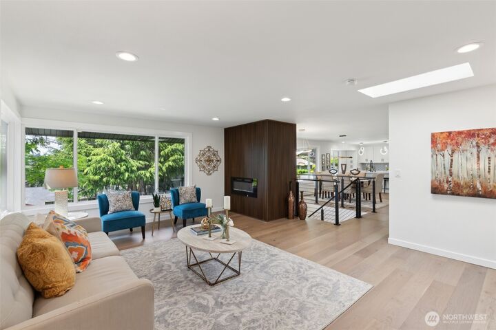 Property Photo:  2204  139th Place SE  WA 98005 