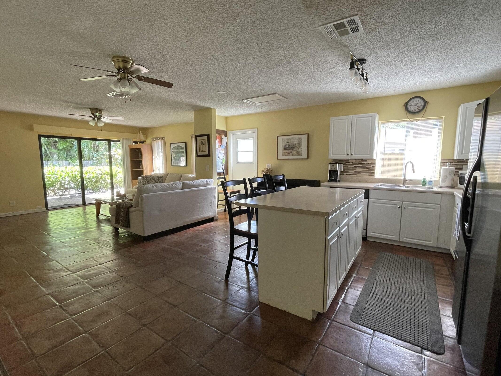 Property Photo: 801 NE 2nd Avenue FL 33444