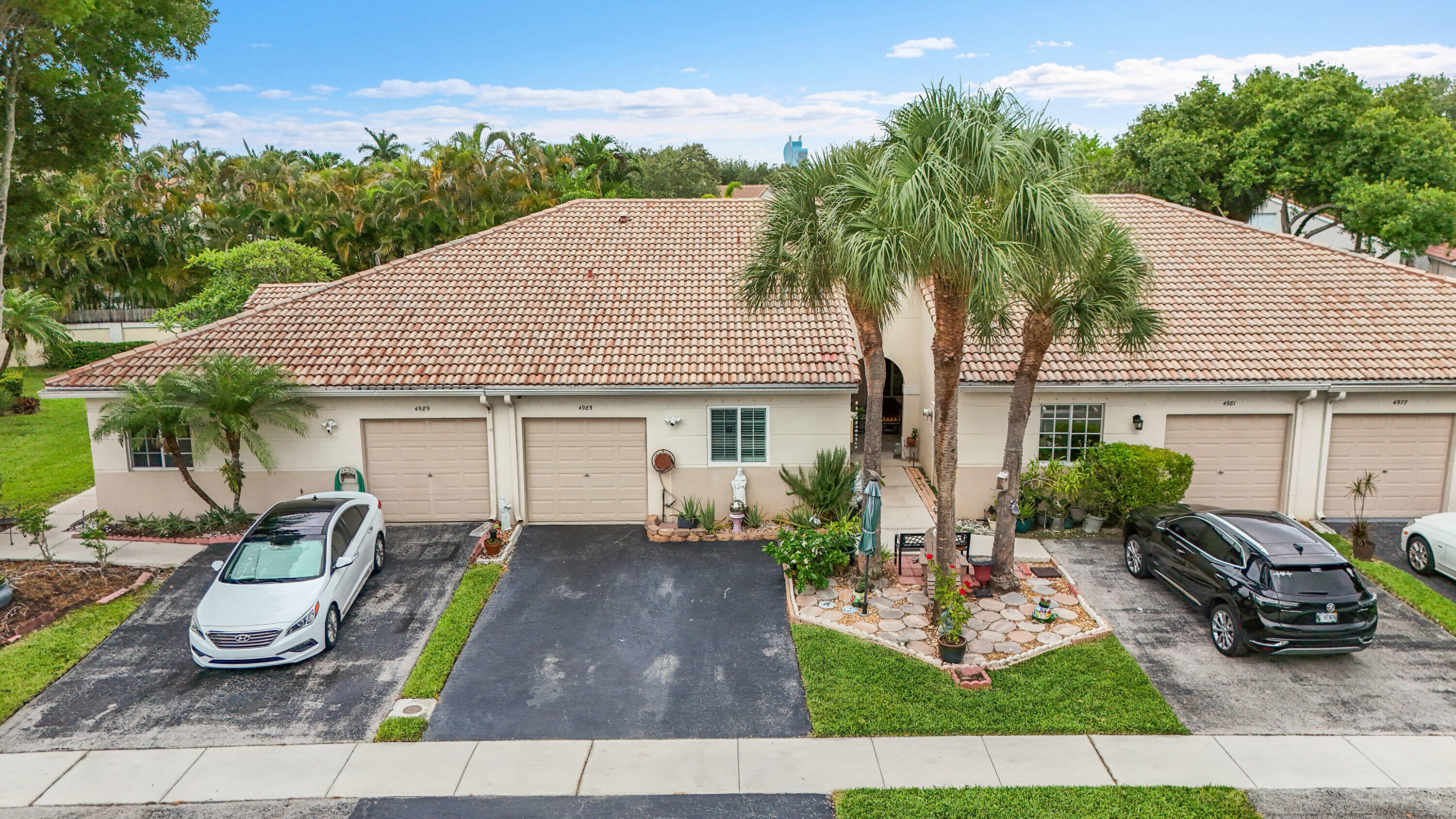 Property Photo: 4985 SW 32nd Terrace FL 33312