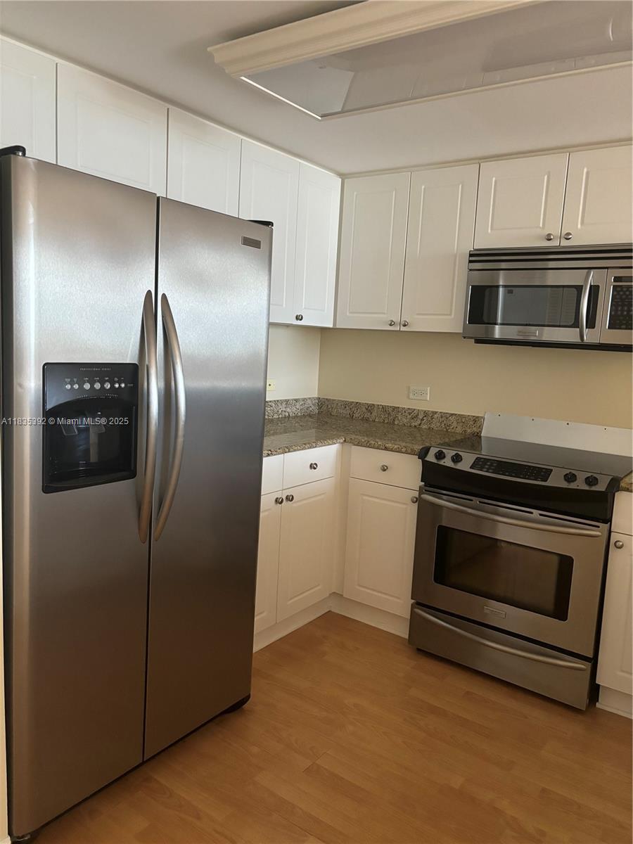 Property Photo: 19501 W Country Club Dr 1611 FL 33180