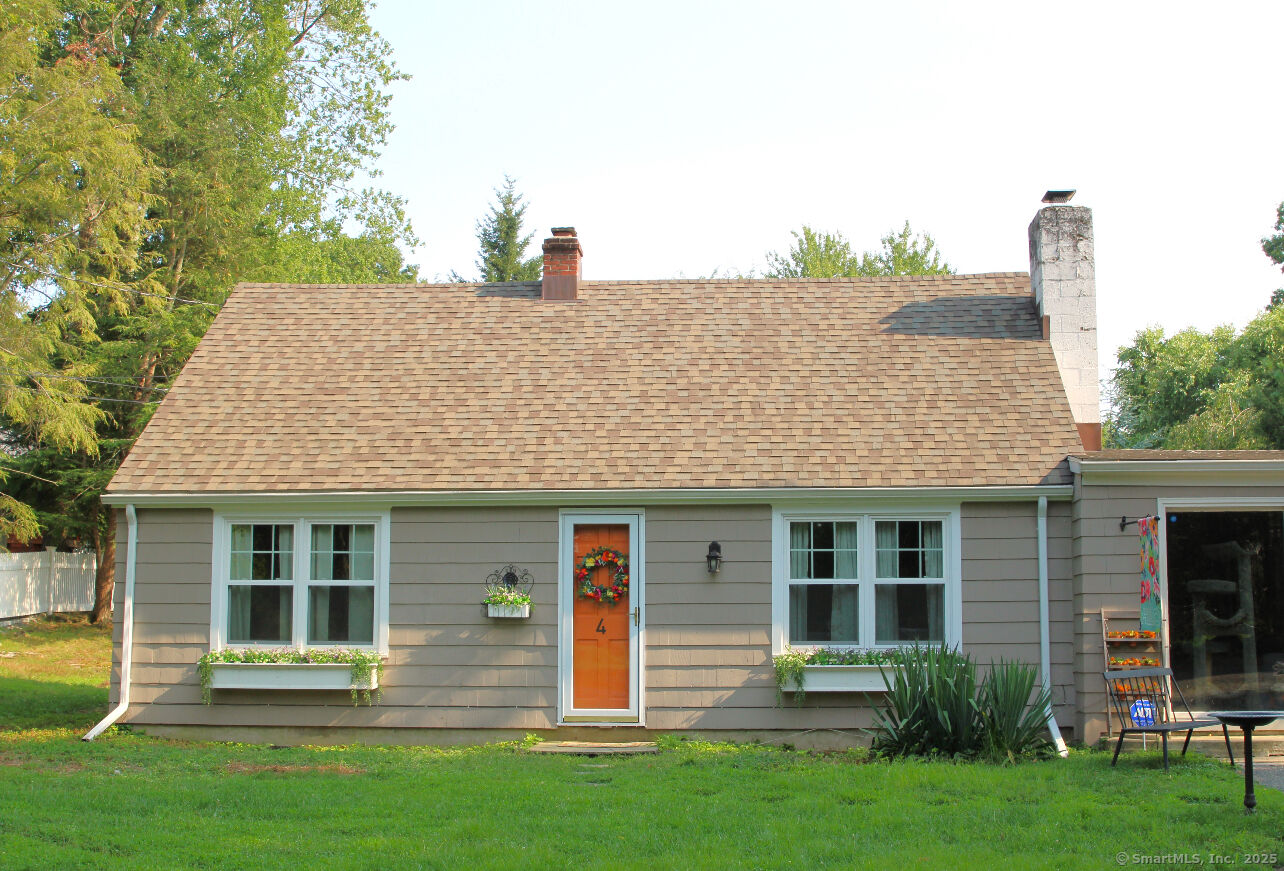 Property Photo: 4 Heather Hill CT 06880