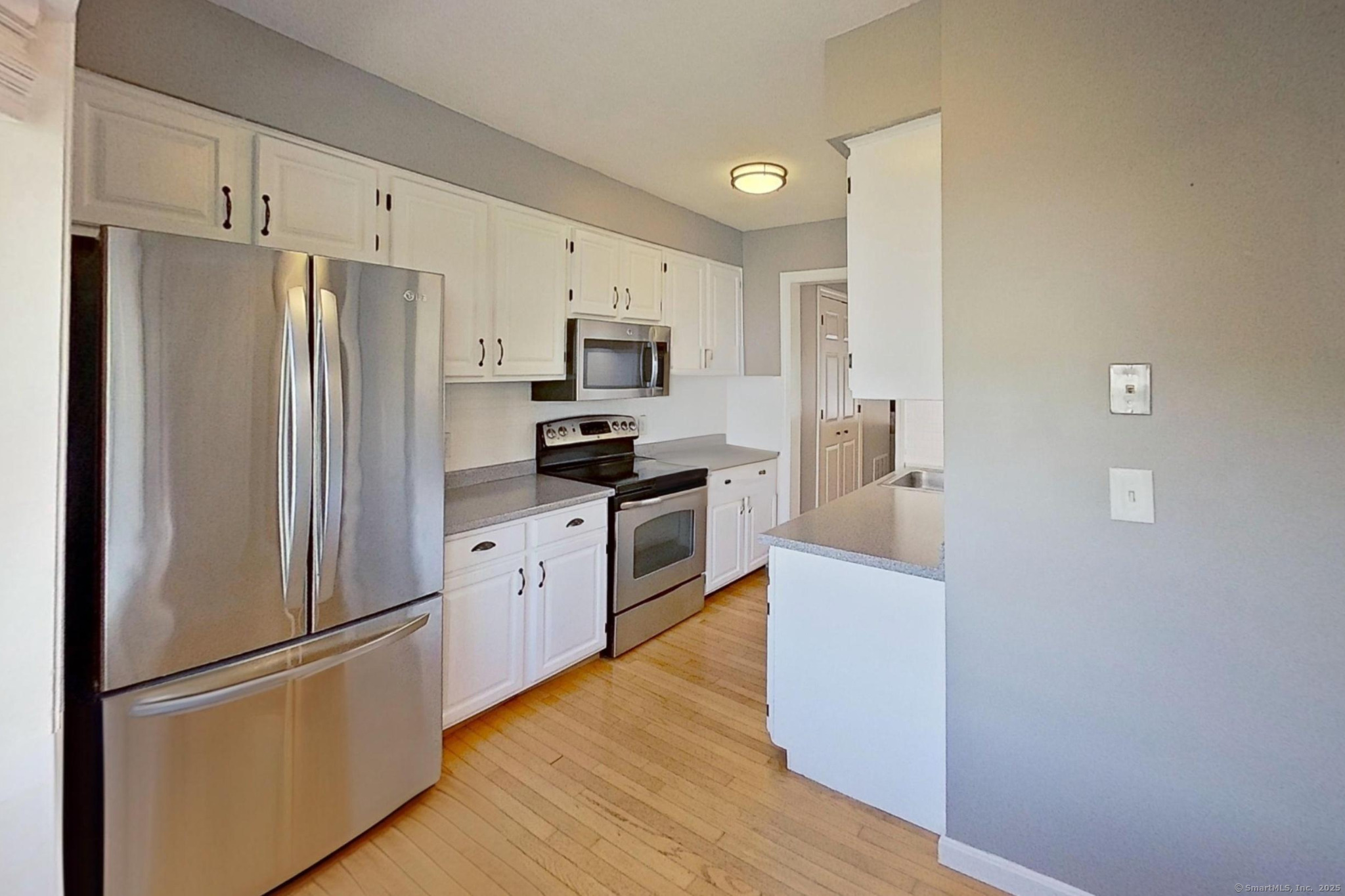 Property Photo:  4 Cheltenham Court 4  CT 06078 