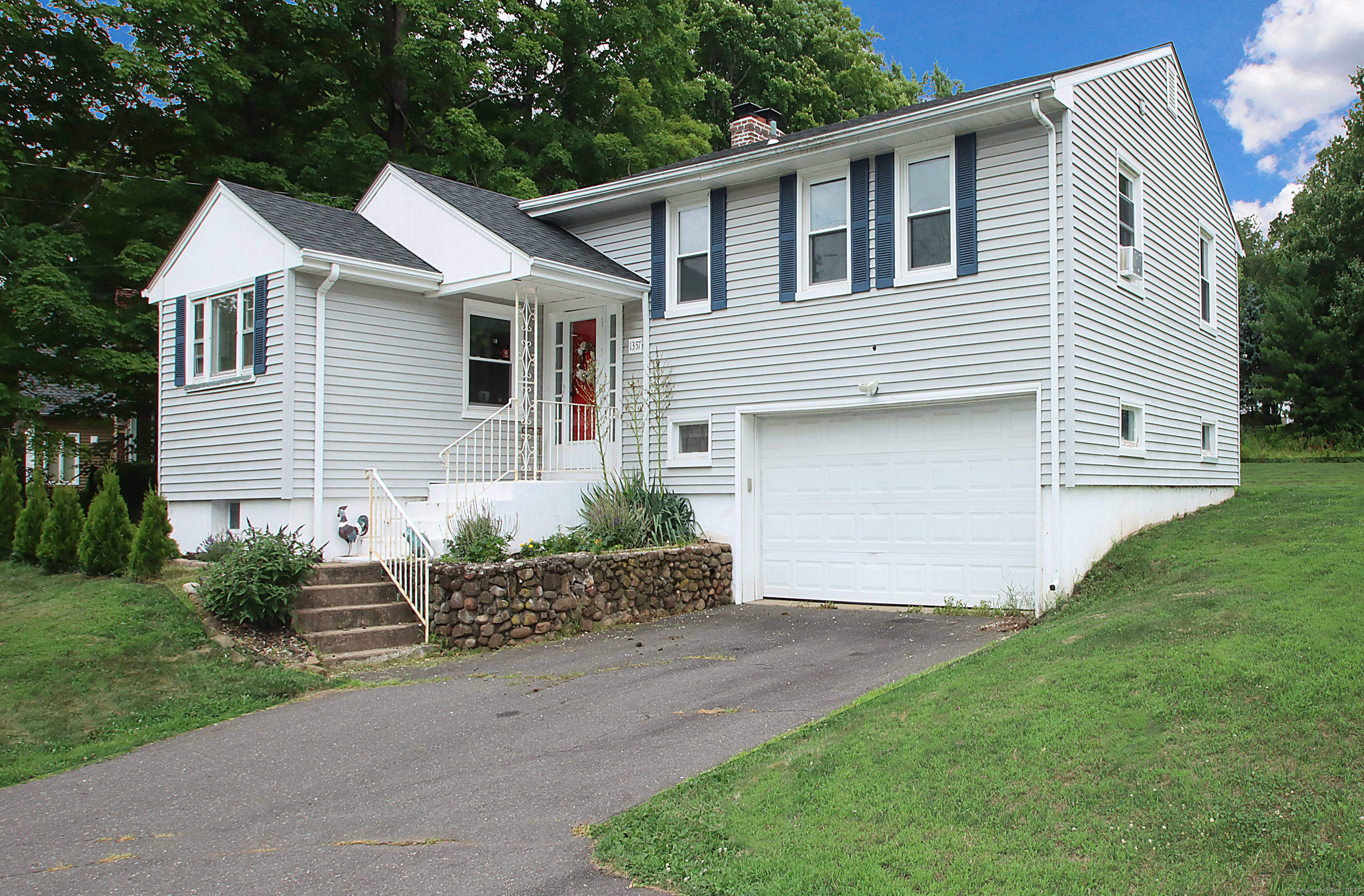 Property Photo: 1357 Meriden Avenue CT 06489