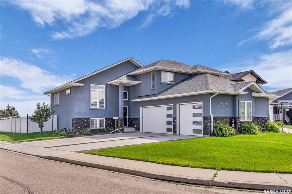 Property Photo: 203 Lehrer Place SK S7R 0L4