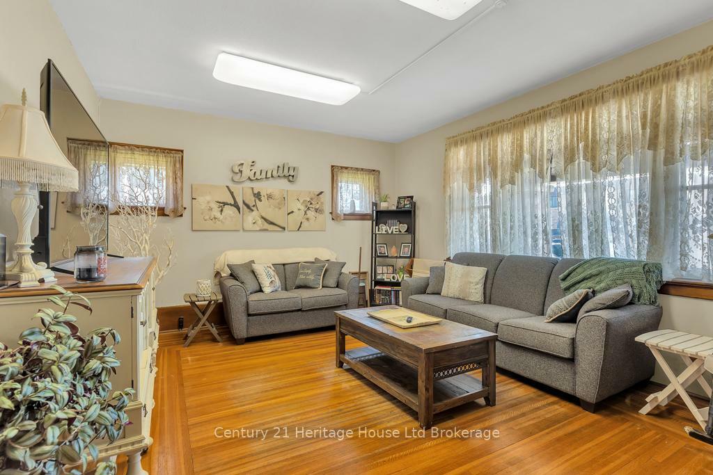 Property Photo:  48 Brock Street W  ON N4G 2A5 