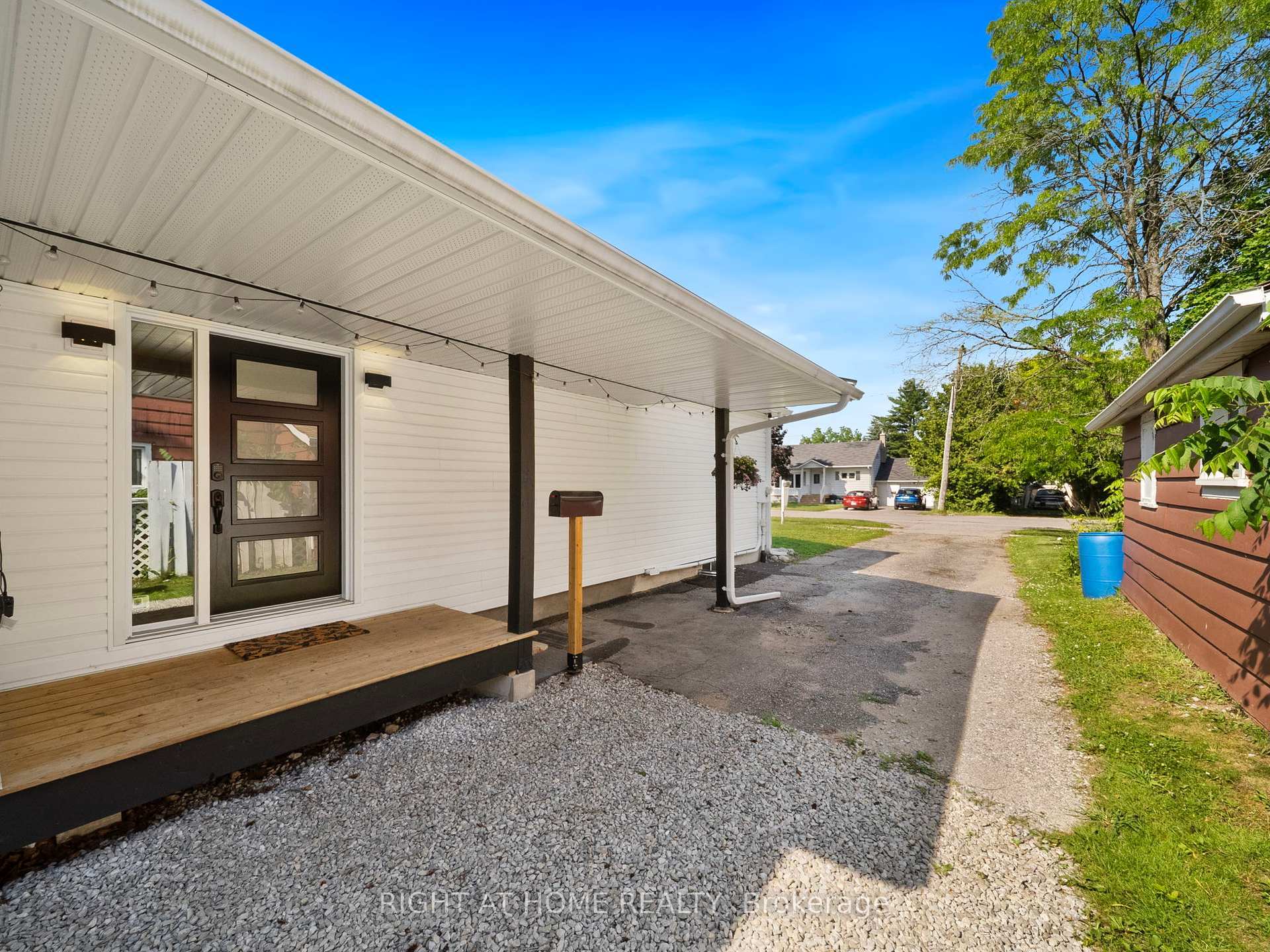 Property Photo:  445 Peter Street N  ON L3V 5A6 