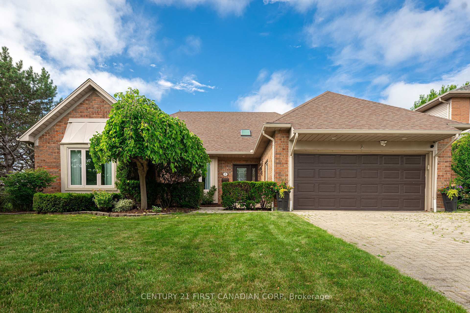 Photo de la propriété:  2 Longview Court  ON N6K 4J1 