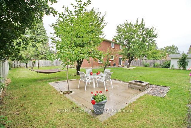 Property Photo:  304 Firglen Ridge  ON L4L 1N7 