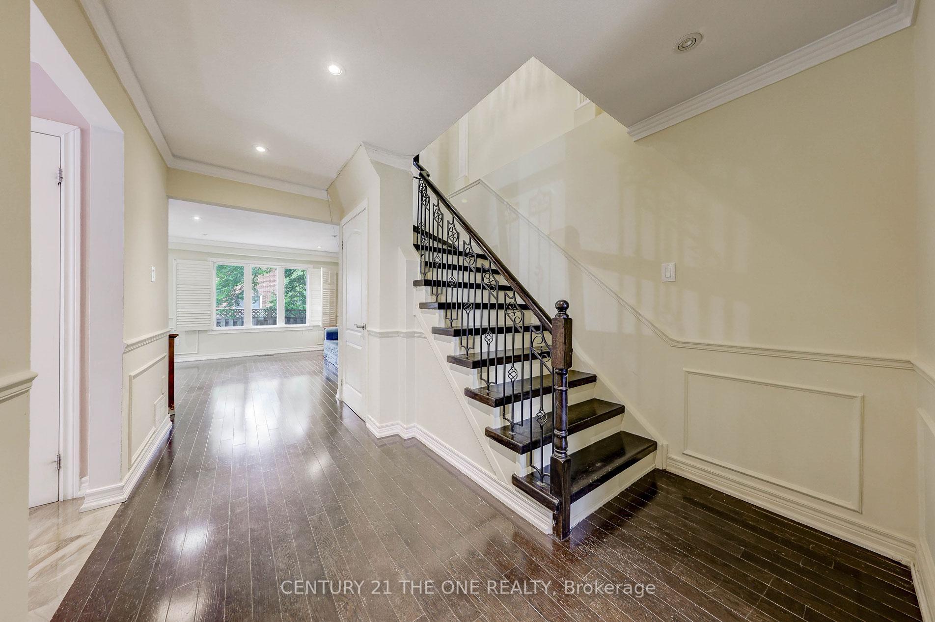 Property Photo:  27 Pugsley Avenue  ON L4C 8V2 