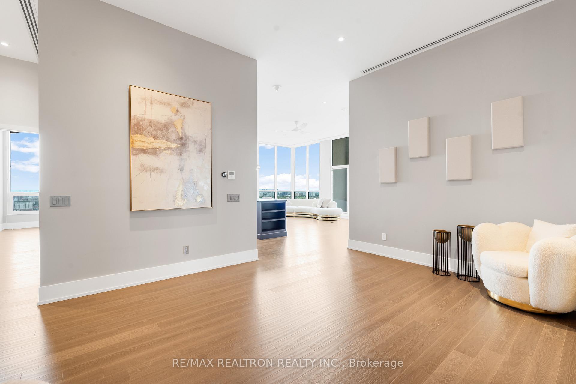 Property Photo: 1 Grandview Avenue Ph1 ON L3T 0G7