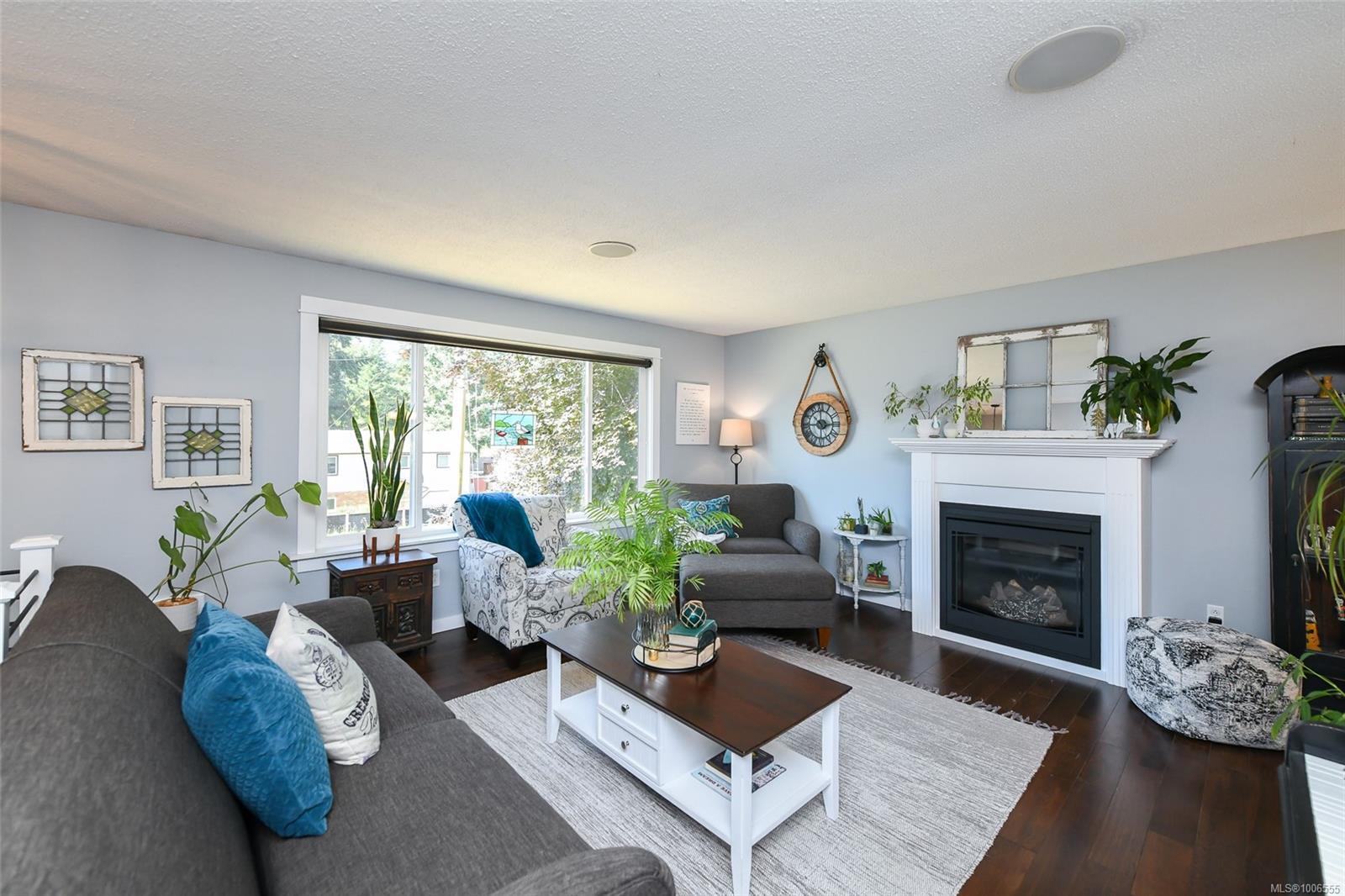 Property Photo: 1250 Hobson Ave BC V9N 6N9
