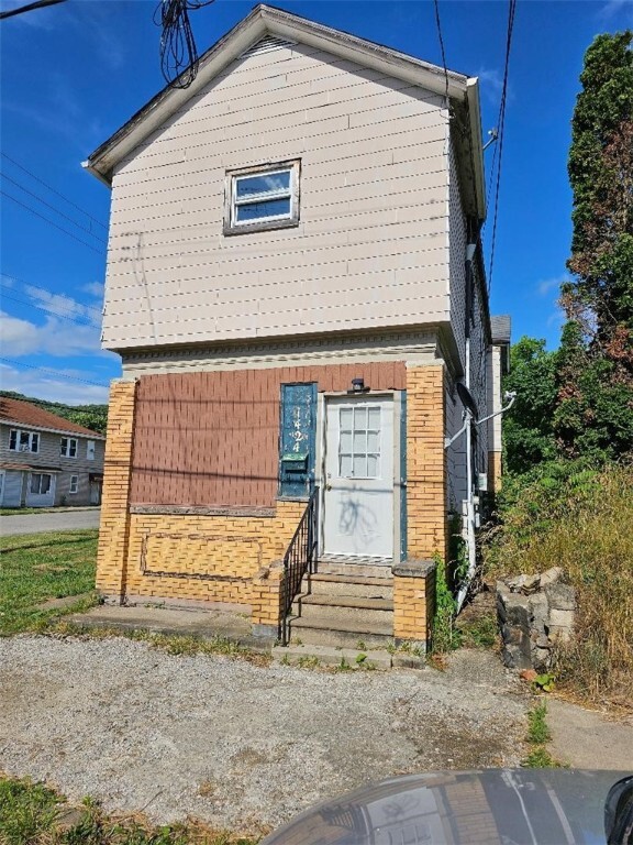 Property Photo: 1424 4th Avenue PA 15010