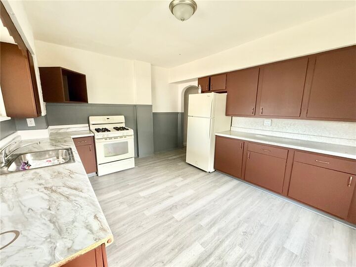 Property Photo: 864 Vankirk St PA 15025