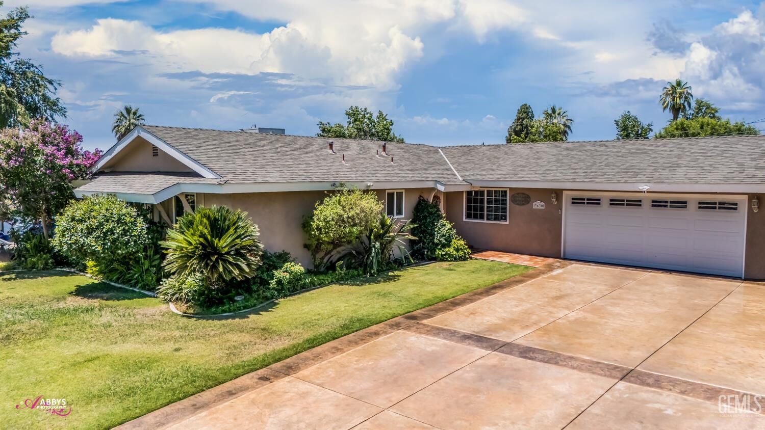 Property Photo: 3630 Redlands Drive CA 93306