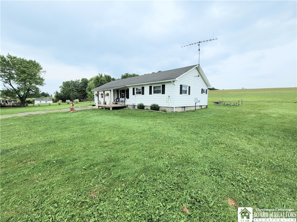 Property Photo:  1484 Swede Road  NY 14710 