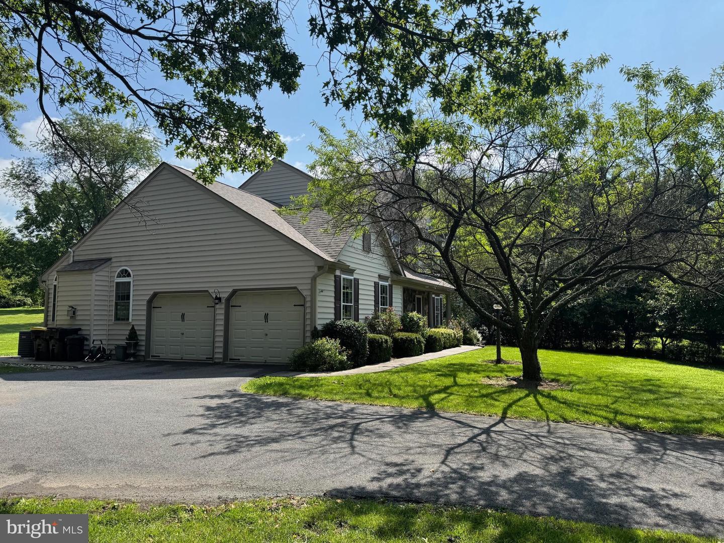 Property Photo: 102 Heritage Court PA 19460